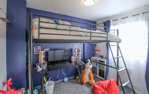 3 bedrooms, iron/ironing board, free WiFi, bed sheets