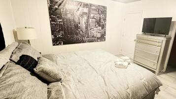 3 bedrooms, desk, free WiFi, bed sheets