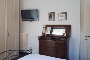 2 bedrooms, bed sheets - S348 – Sirolo, delightful three-room apartment with outdoor courtyard (Sirolo)