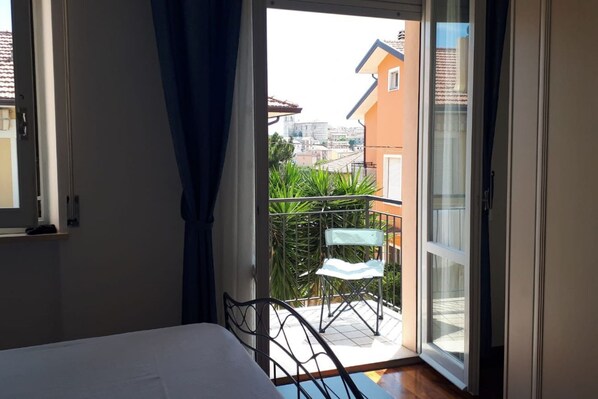 2 bedrooms, bed sheets