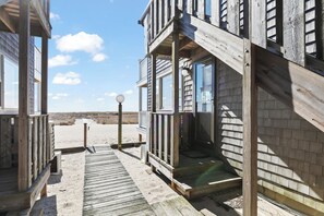 Terrace/patio - Stunning Bay Views - Waterfront - Direct Beach Access - Free Parking (Provincetown)