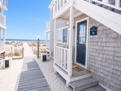 Stunning Bay Views - Waterfront - Direct Beach Access - Free Parking