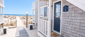 Stunning Bay Views - Waterfront - Direct Beach Access - Free Parking