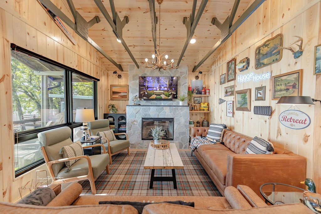 Smart TV, fireplace