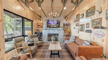 Smart TV, fireplace