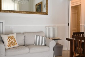 TV - P050 - Porto Recanati, elegant three-room apartment in the historic center (Porto Recanati)