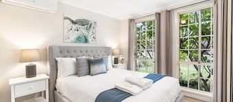 StayAU Cozy 3BR Suburban Retreat in Ingleburn
