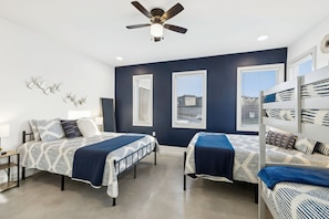 2 bedrooms, desk, iron/ironing board, WiFi