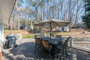 Outdoor dining - Private Sauna | Arcade | Lg Yard (Apex)