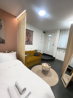 1 slaapkamer, een strijkplank/strijkijzer, wifi, beddengoed