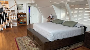 Tabla de planchar con plancha, wifi, ropa de cama