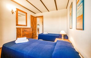 2 bedrooms, travel crib, free WiFi, bed sheets - Cozy apartment in Collesano (PA) (Collesano (PA))