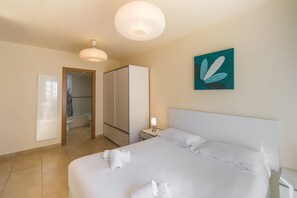 2 habitaciones, tabla de planchar con plancha y wifi gratis