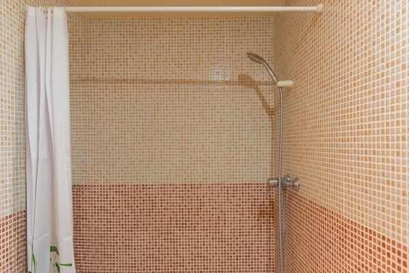Shower, towels
