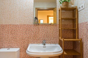 Shower, towels