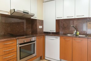 Refrigerador, microondas, horno y lavavajillas