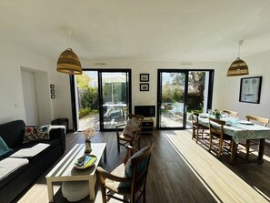 TV - Ty Kerbihan, confortable maison au calme, 200m plage (LA TRINITE SUR MER)