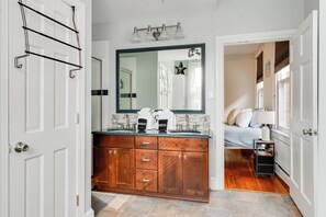 淋浴設備、提供毛巾