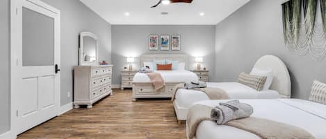 7 Schlafzimmer, Schreibtisch, WLAN, Bettwäsche