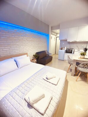 1 habitación, tabla de planchar con plancha, wifi y ropa de cama