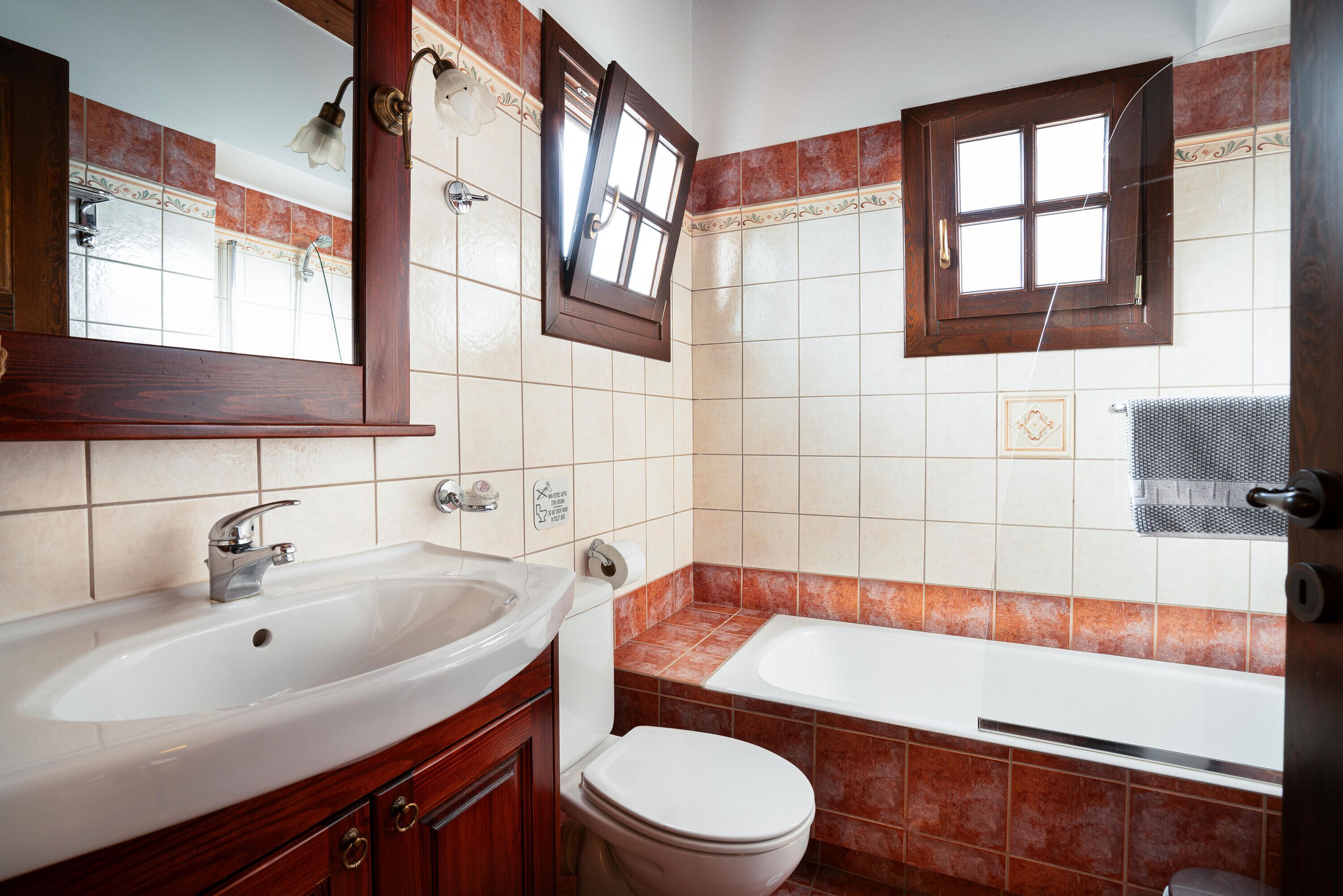 Douche, sèche-cheveux, serviettes fournies