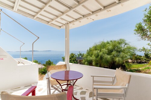 Apartment 'Porfira' with Private Garden, Wi-Fi and Air Conditioning