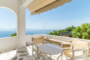 Terrace/patio - Apartment 'Lefkopetra' with Shared Terrace, Wi-Fi and Air Conditioning (Tinos)