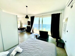 1 bedroom, free WiFi, bed sheets - Studio 'Theasea' with Private Garden, Wi-Fi and Air Conditioning (Tinos)