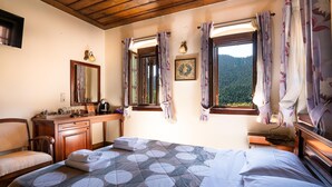 A bedroom with a bed, a desk, a chair, and a window with curtains. - Double - Morea Room with Mountain View, Private Terrace, and Wi-Fi (Karpenision)