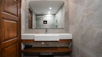 淋浴设施、吹风机、毛巾