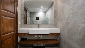 Dutxa, assecador de cabells i tovalloles