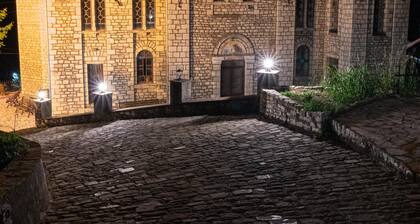 Apartment 'Deluxe - Dryopi' mit Bergblick, privater Terrasse und WLAN