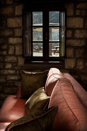 Televisión, chimenea