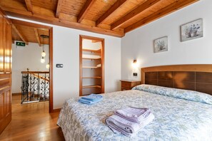 2 bedrooms, iron/ironing board, free WiFi, bed sheets - Country House 'Nuberu' with Mountain View, Wi-Fi and Air Conditioning (Soto de Dueñas)