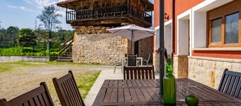 Casa rurale 'La Xana' con vista montagna, piscina e barbecue
