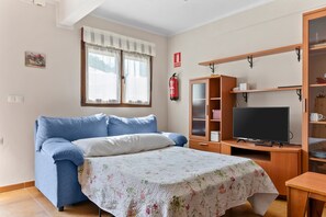 2 chambres, fer et planche à repasser, accès au Wi-Fi (inclus)