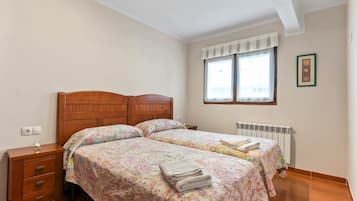 2 dormitoris, planxa i posts de planxar, wifi gratuïta i roba de llit