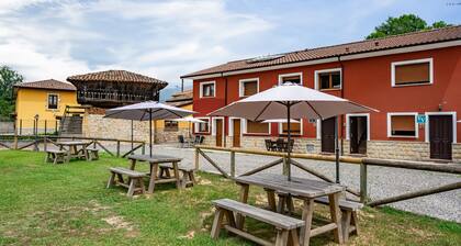 Casa rural 'El Trasgu' con vistas a la montaña, piscina y barbacoa