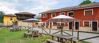 Casa rural 'El Trasgu' con vistas a la montaña, piscina y barbacoa