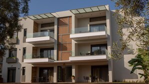 A multi-story building with balconies, large windows, and a flat roof. - Studio 'Elfam City Suite A' with Shared Terrace, Wi-Fi and Air Conditioning (Lefkada Town)