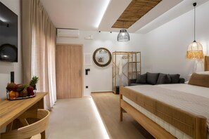 1 bedroom, iron/ironing board, free WiFi, bed sheets - Studio 'Elfam City Suite A' with Shared Terrace, Wi-Fi and Air Conditioning (Lefkada Town)