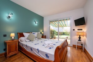 3 bedrooms, iron/ironing board, free WiFi