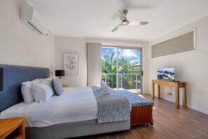 3 bedrooms, desk, iron/ironing board, free WiFi - Contemporary Home in the Heart of Mudjimba (Mudjimba)