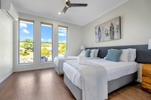 3 bedrooms, desk, iron/ironing board, free WiFi - Contemporary Home in the Heart of Mudjimba (Mudjimba)