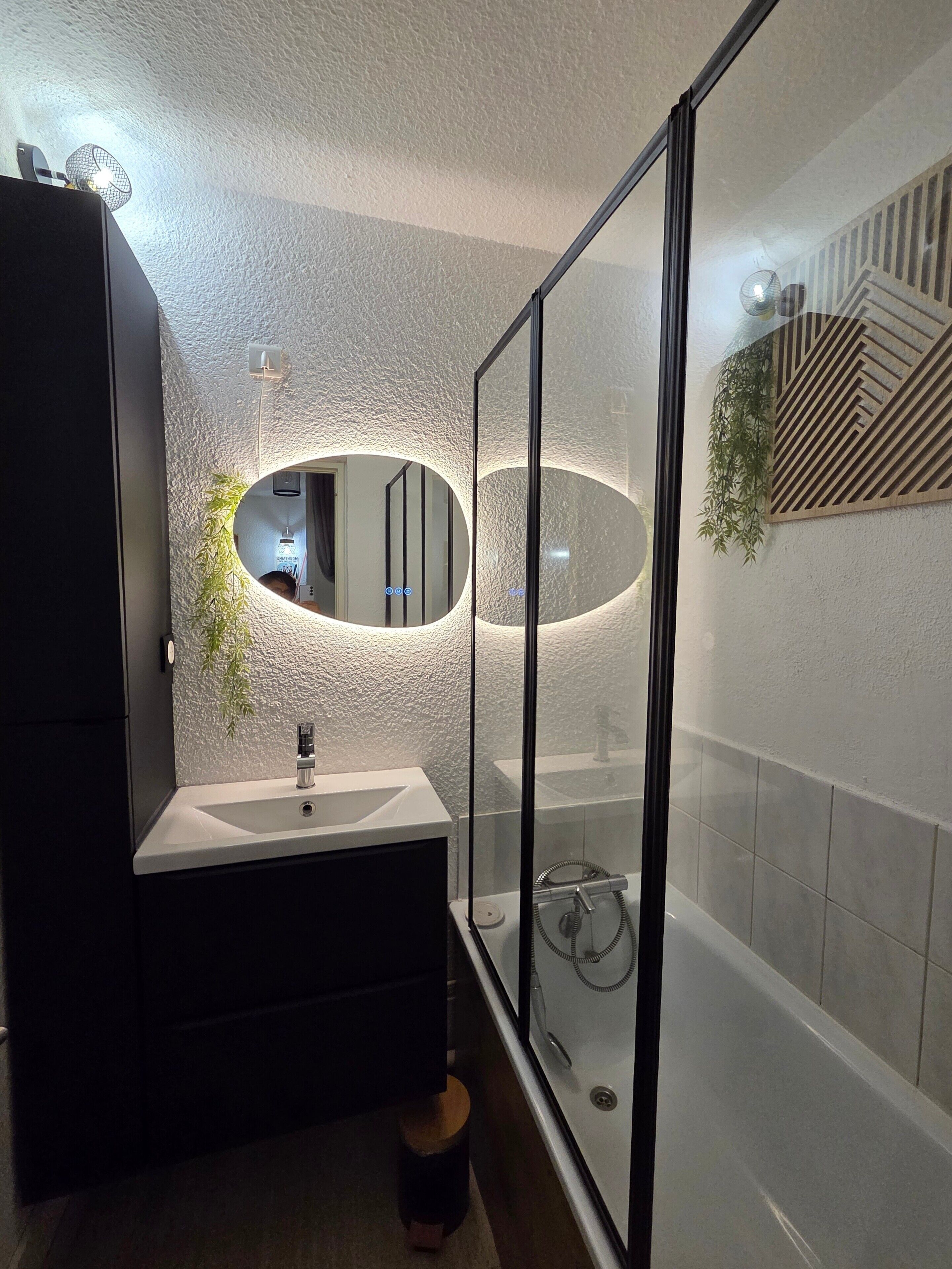 Douche, sèche-cheveux