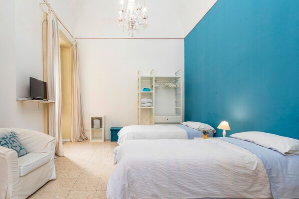 2 bedrooms, iron/ironing board, free WiFi, bed sheets