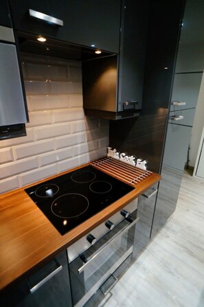 Refrigerador, microondas, horno y parrilla de estufa