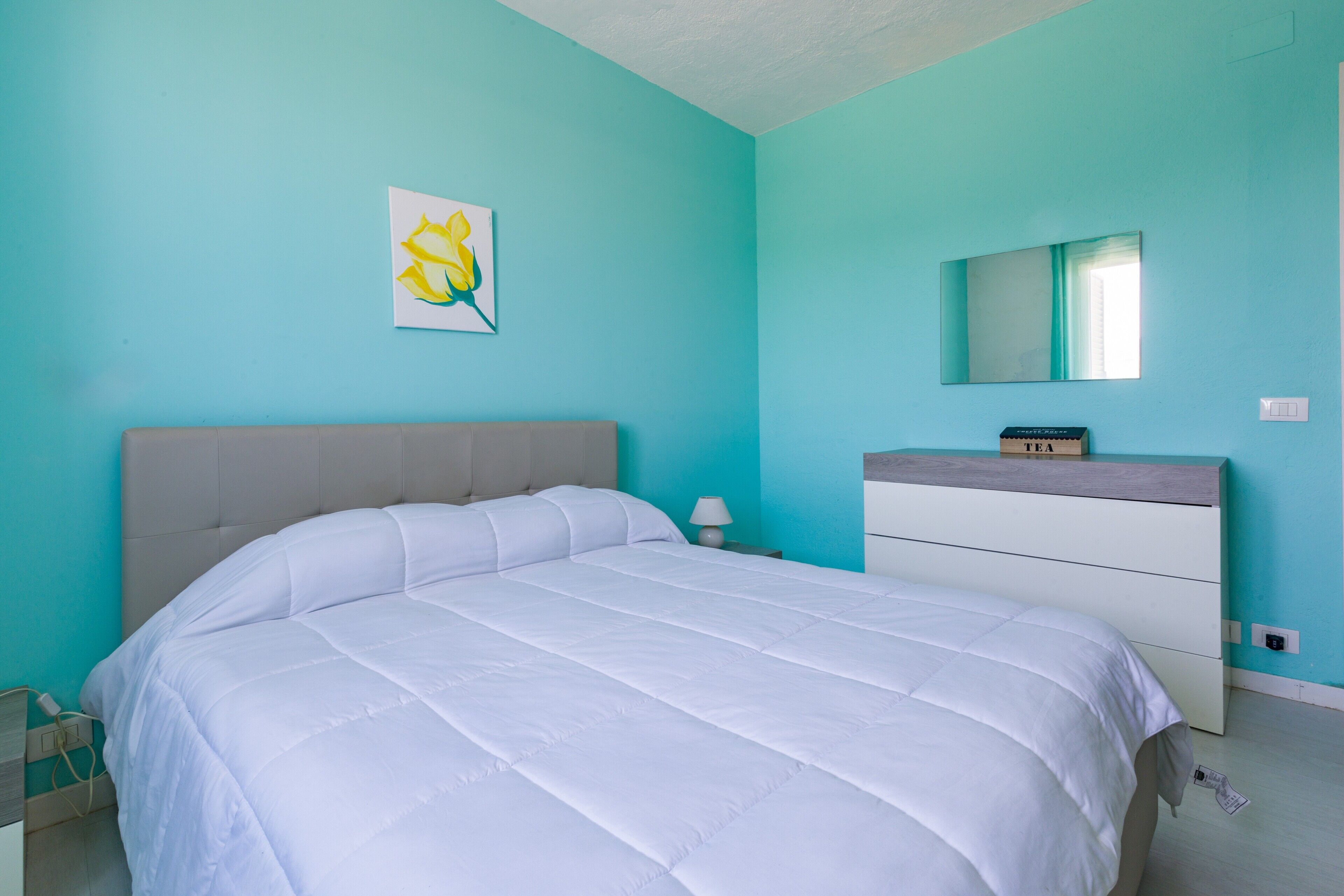 1 camera, ferro/asse da stiro, lenzuola