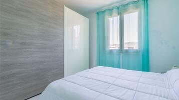 1 bedroom, iron/ironing board, bed sheets