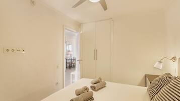 1 chambre, fer et planche Ă repasser, Wi-Fi gratuit, draps fournis